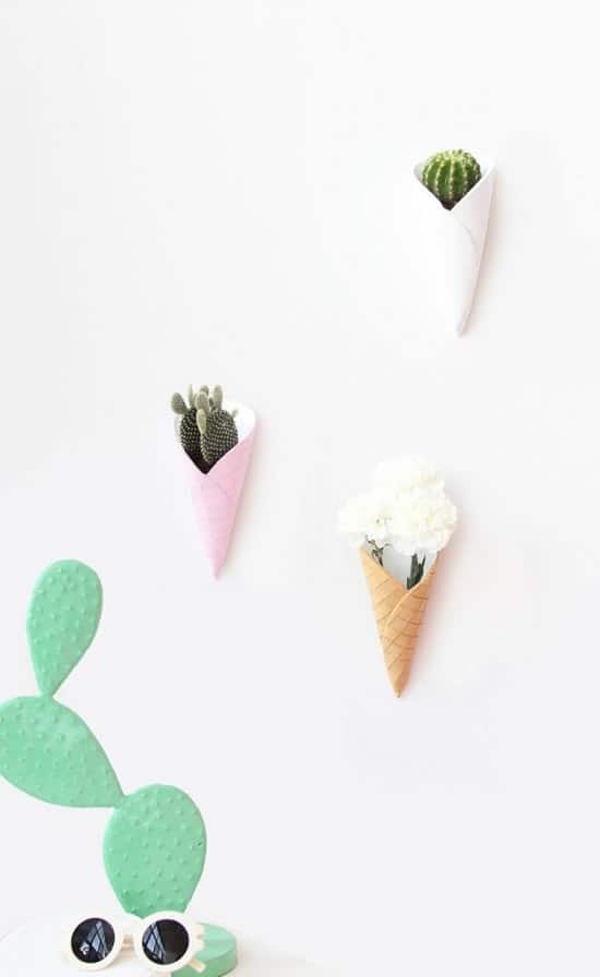 ရေခဲမုန့်ချစ်သူ ဥယျာဉ်မှူးများအတွက် ချစ်စရာကောင်းသော DIY Ice Cream Cone Planters 8 ခု