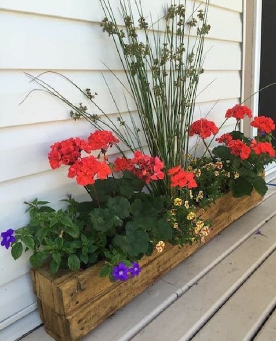 40 působivých nápadů na DIY verandové květináče, které zvýší atraktivitu verandy