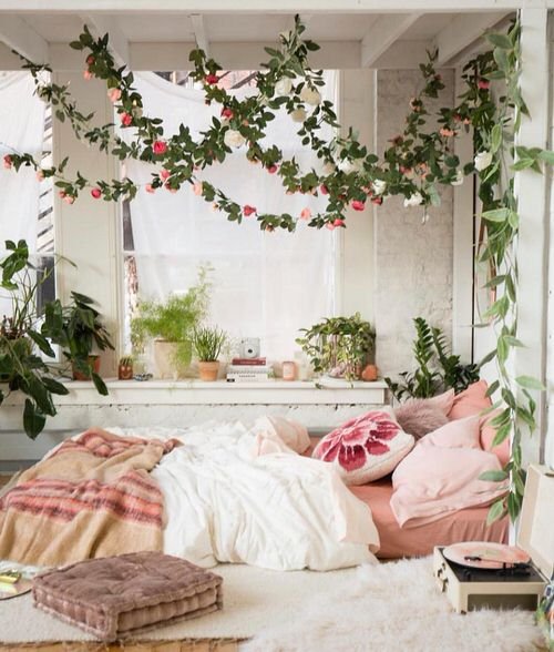 प्लान्ट थिमको साथ रोमान्टिक बेडरूम सजावट विचारहरूको 45 सुन्दर चित्रहरू